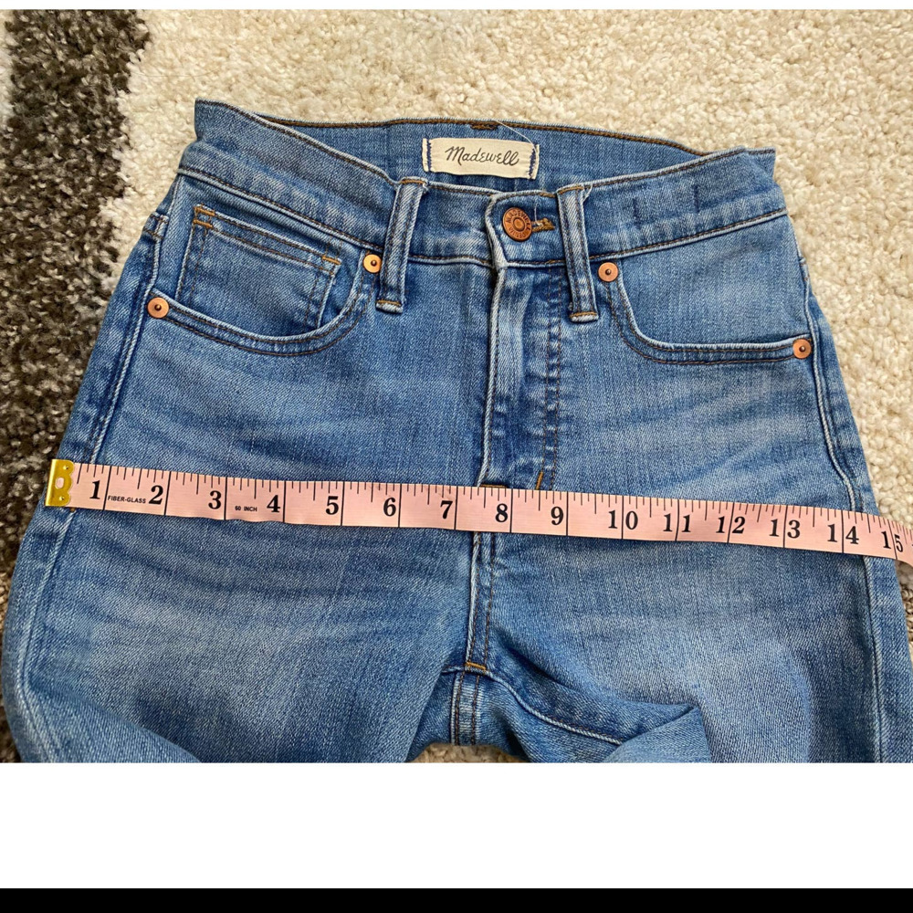 Madewell 9 in High rise torn knees - Picture 4 of 10